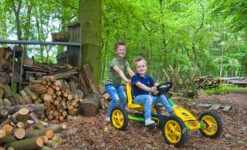 BERG Skelter Buddy John Deere -Bekende Speelgoed Winkel berg buddy john deere with boys