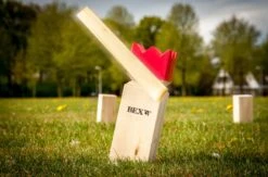 Kubb Original Red-King Rubberwood -Bekende Speelgoed Winkel kubb original red king rubberhout bex 4 scaled 1