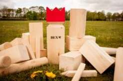 Kubb Original Red-King Rubberwood -Bekende Speelgoed Winkel kubb original red king rubberhout bex 5 scaled 1