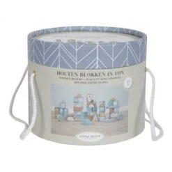 Little Dutch Houten Blokkenton Blauw LittleDutch -Bekende Speelgoed Winkel little dutch 4413 blauw houten blokken in ton 1 1