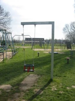 Schommelpaal Robuust Gegalvaniseerd Staal 128cm Breed -Bekende Speelgoed Winkel schommelpaal staal robuust 1 1