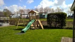 Schommelaanbouw Compact Trio 6 Schommelaanbouw Compact Trio -Bekende Speelgoed Winkel speelburcht met aanbouwschommel 2 1