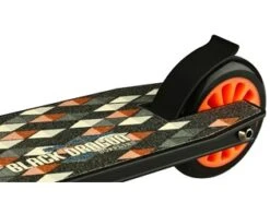 Stuntstep Black Dragon Rood SHOWMODEL -Bekende Speelgoed Winkel stuntstep black dragon rood nijdam 52ml 5