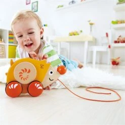 Trekfiguur Hape Egel 13 Trekfiguur Hape Egel -Bekende Speelgoed Winkel trekdiertje hape walk a long egel 3