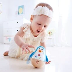Muziek Tuimelaar Pinguin – Hape Music Wobbler -Bekende Speelgoed Winkel tuimelaar pinguin hape e0331 pinguin music wobbler 2
